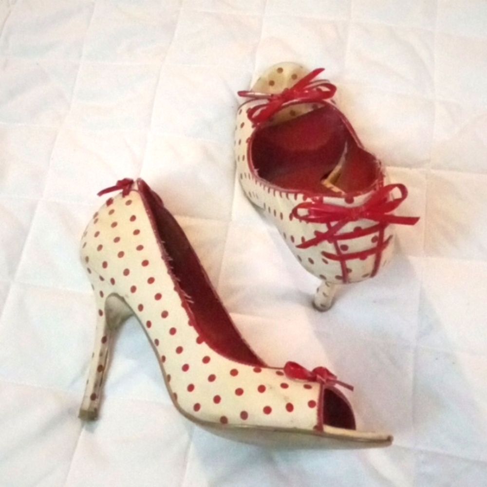 BAKERS RED WHITE POLKA DOT & BOWS HEELS SIZE 8